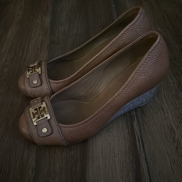 TORY BURCH Natalya Mid-Wedge Tumbled Leather in Brown SZ 6. Worn once.